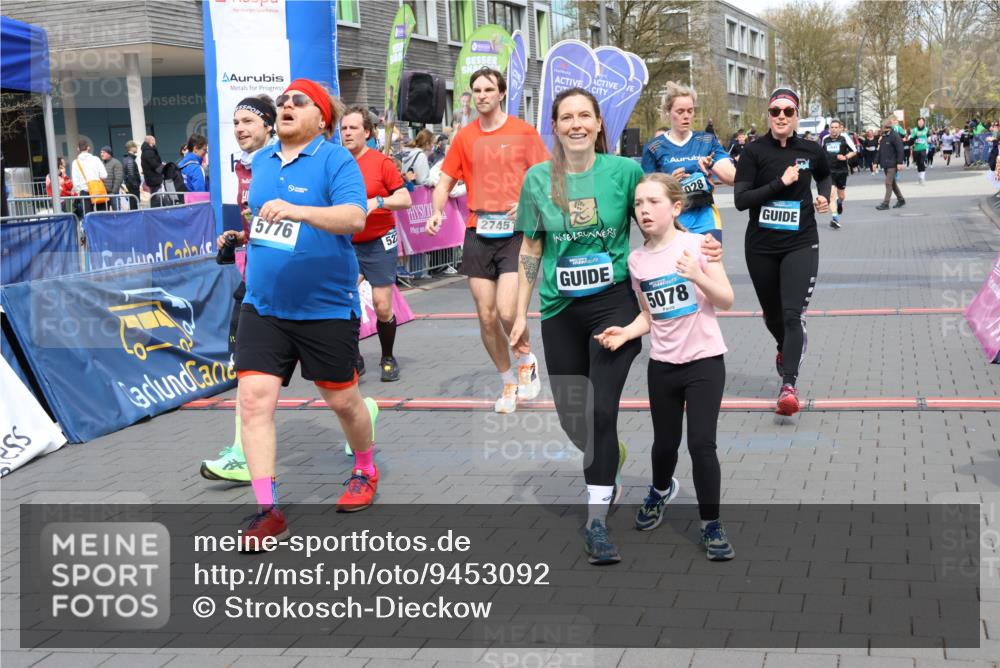 12.04.2026 - 45. Internationalen Wilhelmsburger Insellauf Strokosch-Dieckow http://msf.ph/oto/9453092 12.04.2026 13:07:52 Ziel 5078, 2925, 5226, 2745, 5028, 5148 meine-sportfotos.de