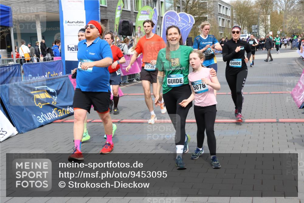 12.04.2026 - 45. Internationalen Wilhelmsburger Insellauf Strokosch-Dieckow http://msf.ph/oto/9453095 12.04.2026 13:07:52 Ziel 5078, 2925, 5226, 2745, 5028, 5148 meine-sportfotos.de