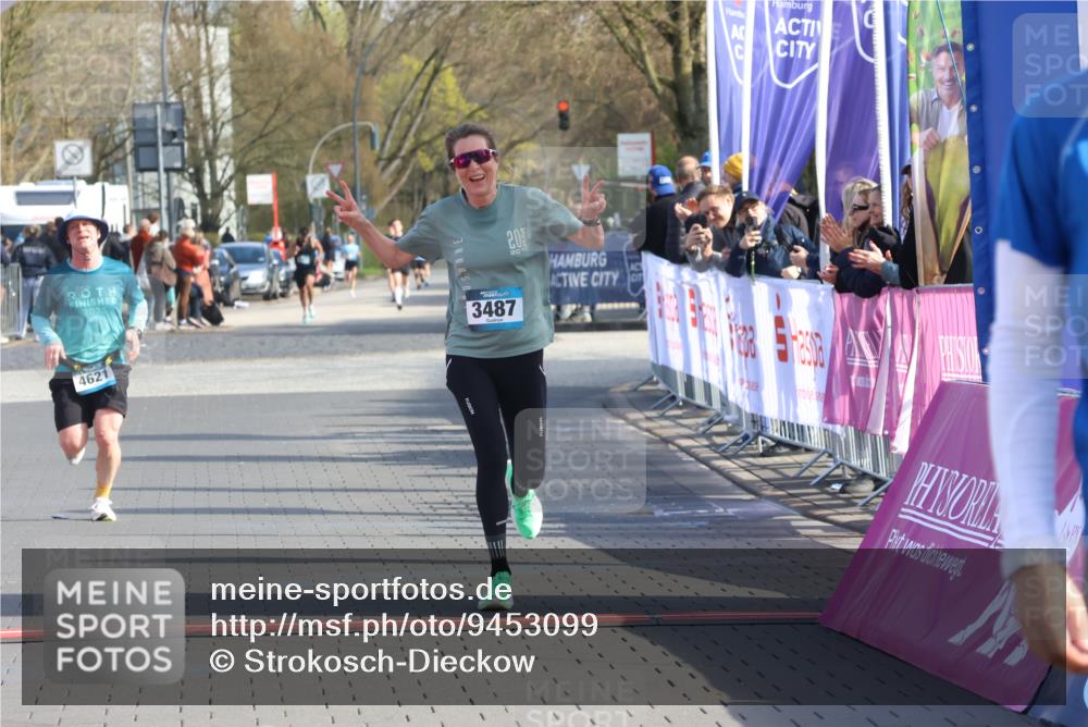 12.04.2026 - 45. Internationalen Wilhelmsburger Insellauf Strokosch-Dieckow http://msf.ph/oto/9453099 12.04.2026 10:26:25 Ziel 4175, 4460, 2382, 3487, 5708, 4621 meine-sportfotos.de