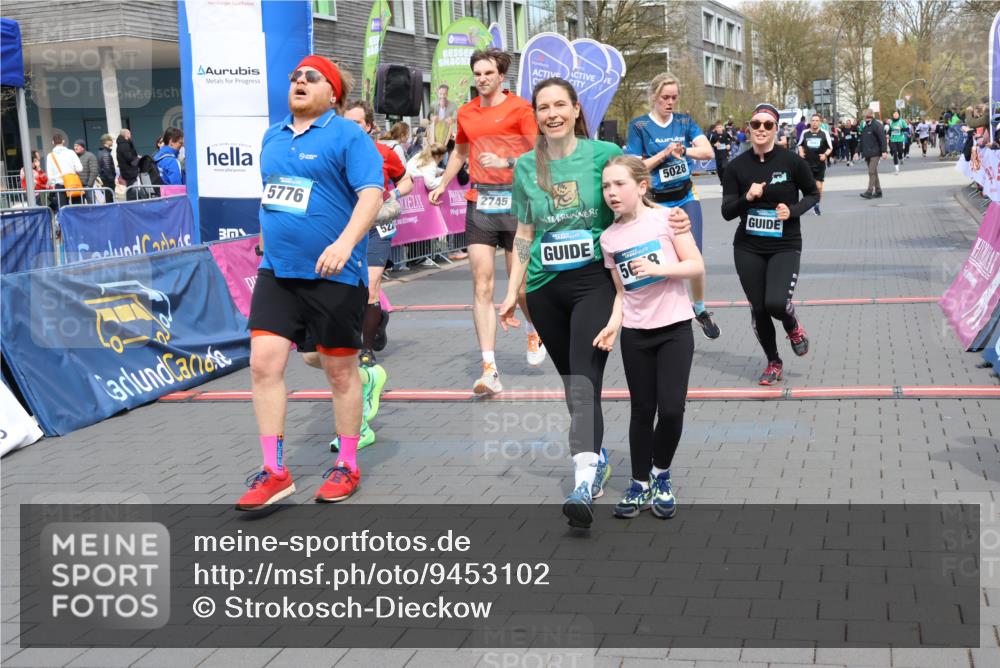 12.04.2026 - 45. Internationalen Wilhelmsburger Insellauf Strokosch-Dieckow http://msf.ph/oto/9453102 12.04.2026 13:07:52 Ziel 5078, 2925, 5226, 2745, 5028, 5148 meine-sportfotos.de