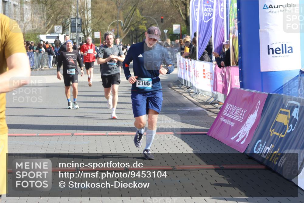 12.04.2026 - 45. Internationalen Wilhelmsburger Insellauf Strokosch-Dieckow http://msf.ph/oto/9453104 12.04.2026 10:38:18 Ziel 2105, 4013, 3386 meine-sportfotos.de