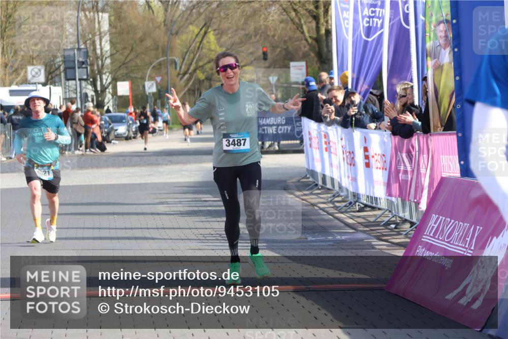 12.04.2026 - 45. Internationalen Wilhelmsburger Insellauf Strokosch-Dieckow http://msf.ph/oto/9453105 12.04.2026 10:26:25 Ziel 4175, 4460, 2382, 3487, 5708, 4621 meine-sportfotos.de