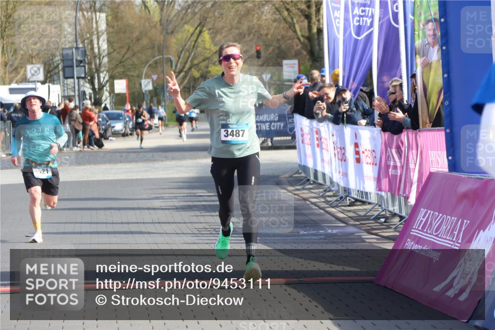 12.04.2026 - 45. Internationalen Wilhelmsburger Insellauf Strokosch-Dieckow http://msf.ph/oto/9453111 12.04.2026 10:26:25 Ziel 4175, 4460, 2382, 3487, 5708, 4621 meine-sportfotos.de