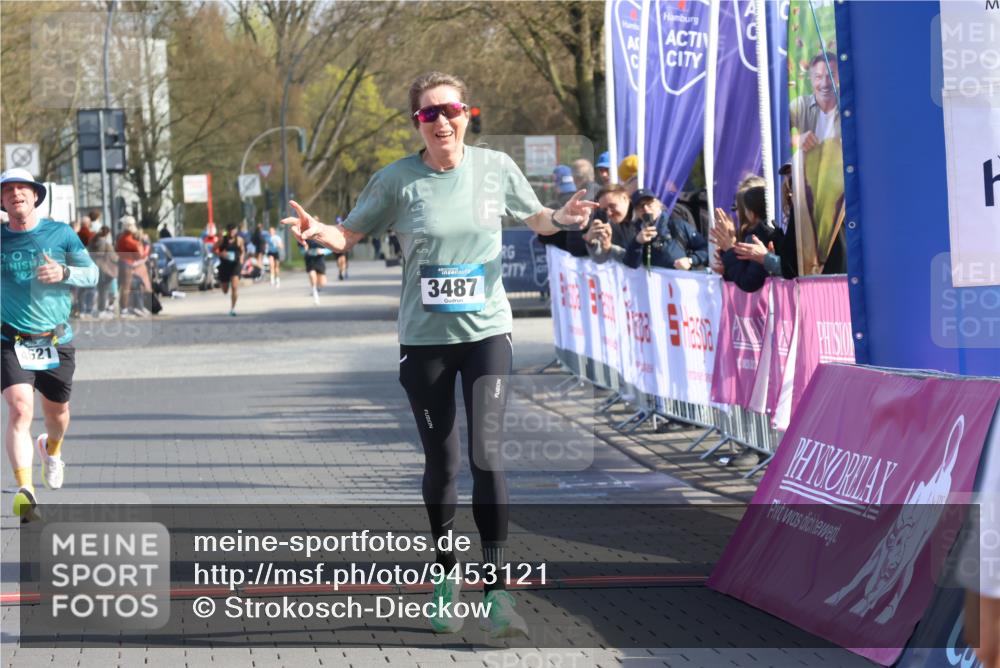 12.04.2026 - 45. Internationalen Wilhelmsburger Insellauf Strokosch-Dieckow http://msf.ph/oto/9453121 12.04.2026 10:26:25 Ziel 4175, 4460, 2382, 3487, 5708, 4621 meine-sportfotos.de