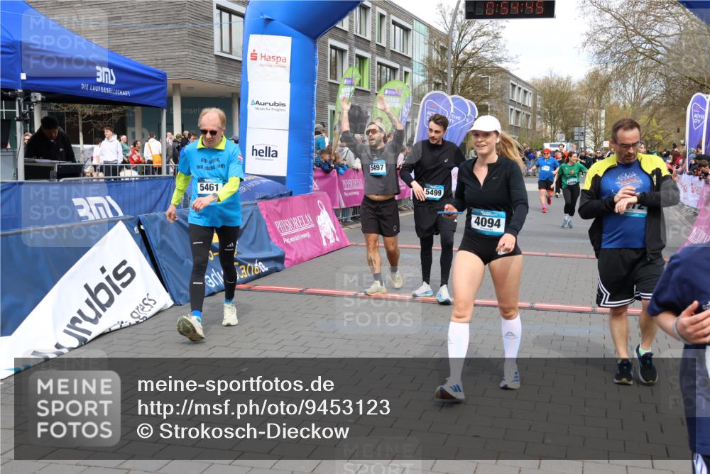 12.04.2026 - 45. Internationalen Wilhelmsburger Insellauf Strokosch-Dieckow http://msf.ph/oto/9453123 12.04.2026 13:07:45 Ziel 5202, 4094, 3672, 5497, 5499, 5461, 3242, 5078 meine-sportfotos.de