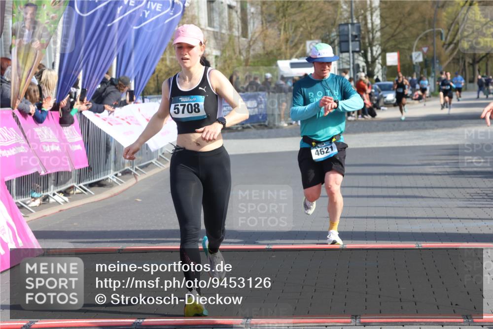 12.04.2026 - 45. Internationalen Wilhelmsburger Insellauf Strokosch-Dieckow http://msf.ph/oto/9453126 12.04.2026 10:26:27 Ziel 2382, 3487, 5708, 4621 meine-sportfotos.de
