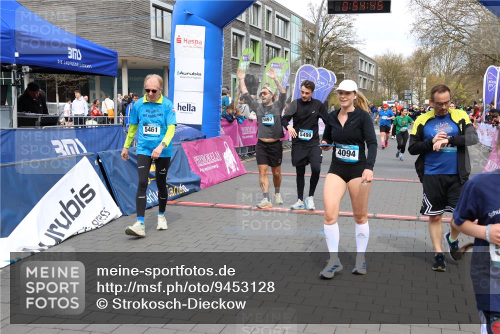 12.04.2026 - 45. Internationalen Wilhelmsburger Insellauf Strokosch-Dieckow http://msf.ph/oto/9453128 12.04.2026 13:07:45 Ziel 5202, 4094, 3672, 5497, 5499, 5461, 3242, 5078 meine-sportfotos.de