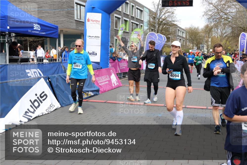 12.04.2026 - 45. Internationalen Wilhelmsburger Insellauf Strokosch-Dieckow http://msf.ph/oto/9453134 12.04.2026 13:07:45 Ziel 5202, 4094, 3672, 5497, 5499, 5461, 3242, 5078 meine-sportfotos.de