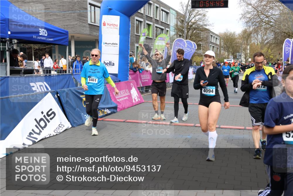 12.04.2026 - 45. Internationalen Wilhelmsburger Insellauf Strokosch-Dieckow http://msf.ph/oto/9453137 12.04.2026 13:07:45 Ziel 5202, 4094, 3672, 5497, 5499, 5461, 3242, 5078 meine-sportfotos.de