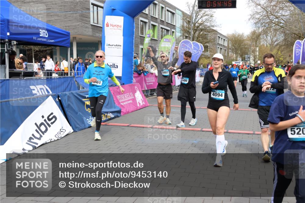 12.04.2026 - 45. Internationalen Wilhelmsburger Insellauf Strokosch-Dieckow http://msf.ph/oto/9453140 12.04.2026 13:07:45 Ziel 5202, 4094, 3672, 5497, 5499, 5461, 3242, 5078 meine-sportfotos.de