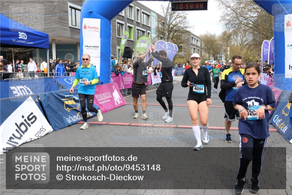 12.04.2026 - 45. Internationalen Wilhelmsburger Insellauf Strokosch-Dieckow http://msf.ph/oto/9453148 12.04.2026 13:07:44 Ziel 5202, 4094, 3672, 5497, 5499, 5461, 3242, 5078 meine-sportfotos.de