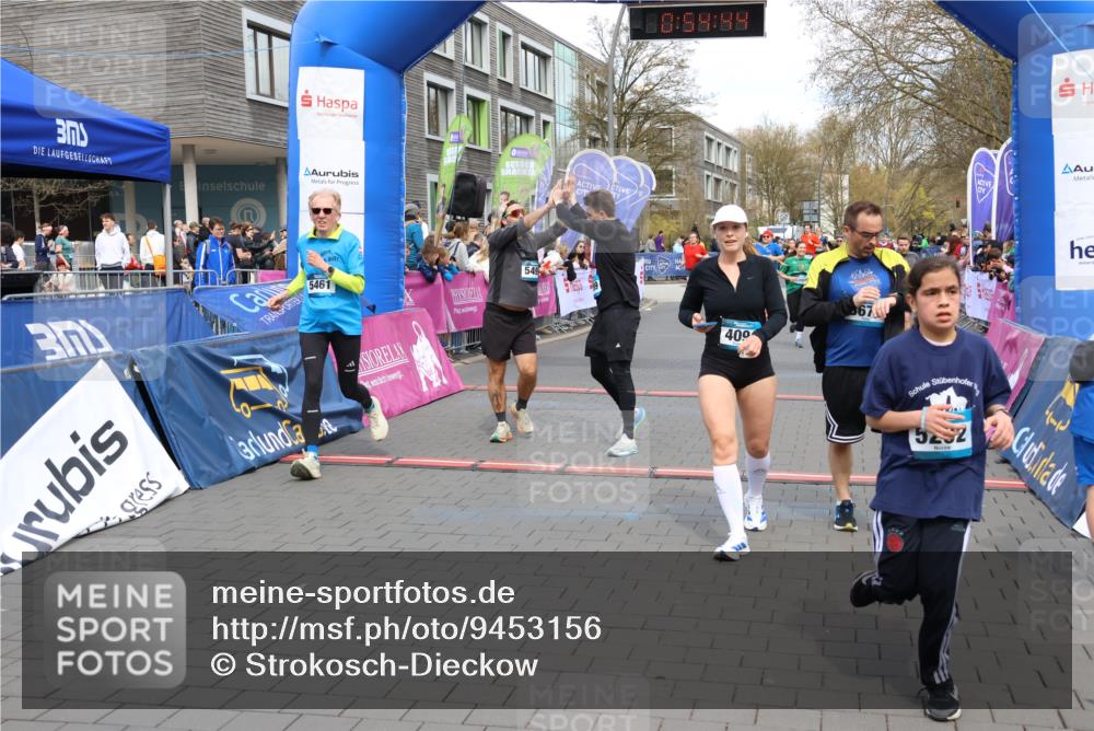 12.04.2026 - 45. Internationalen Wilhelmsburger Insellauf Strokosch-Dieckow http://msf.ph/oto/9453156 12.04.2026 13:07:44 Ziel 5202, 4094, 3672, 5497, 5499, 5461, 3242, 5078 meine-sportfotos.de