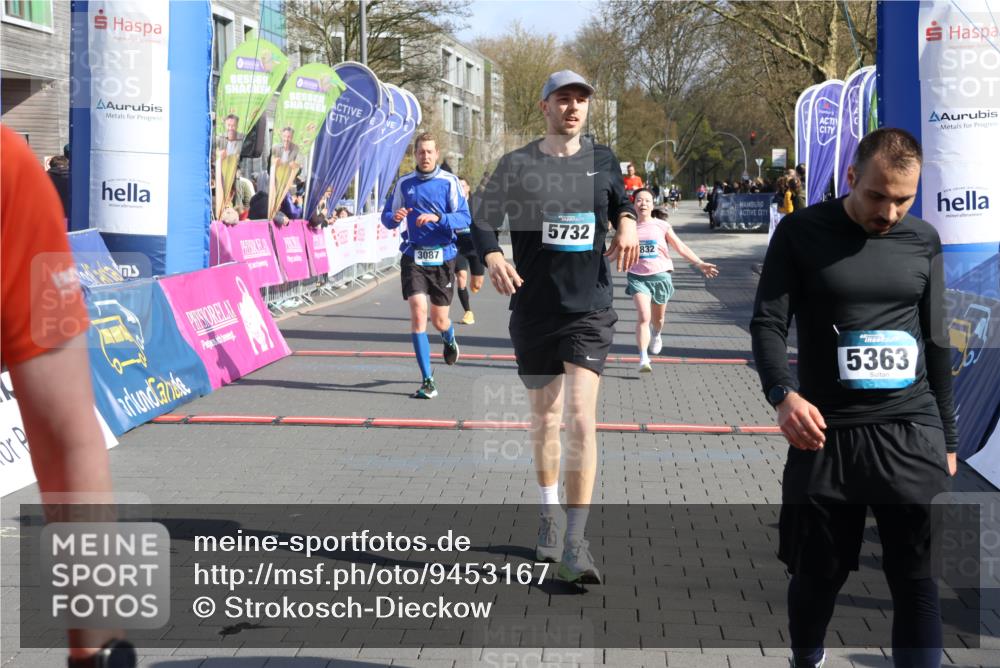 12.04.2026 - 45. Internationalen Wilhelmsburger Insellauf Strokosch-Dieckow http://msf.ph/oto/9453167 12.04.2026 10:38:37 Ziel 5732, 3087, 4832, 2605 meine-sportfotos.de