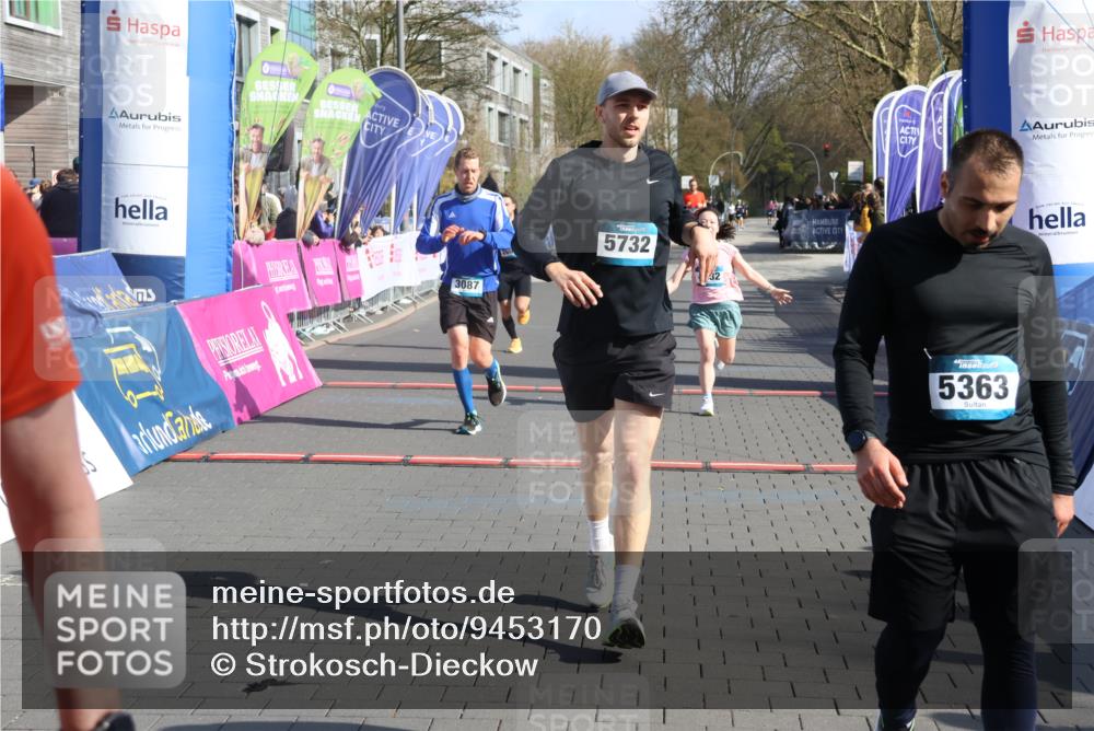 12.04.2026 - 45. Internationalen Wilhelmsburger Insellauf Strokosch-Dieckow http://msf.ph/oto/9453170 12.04.2026 10:38:38 Ziel 5732, 3087, 4832, 2605 meine-sportfotos.de