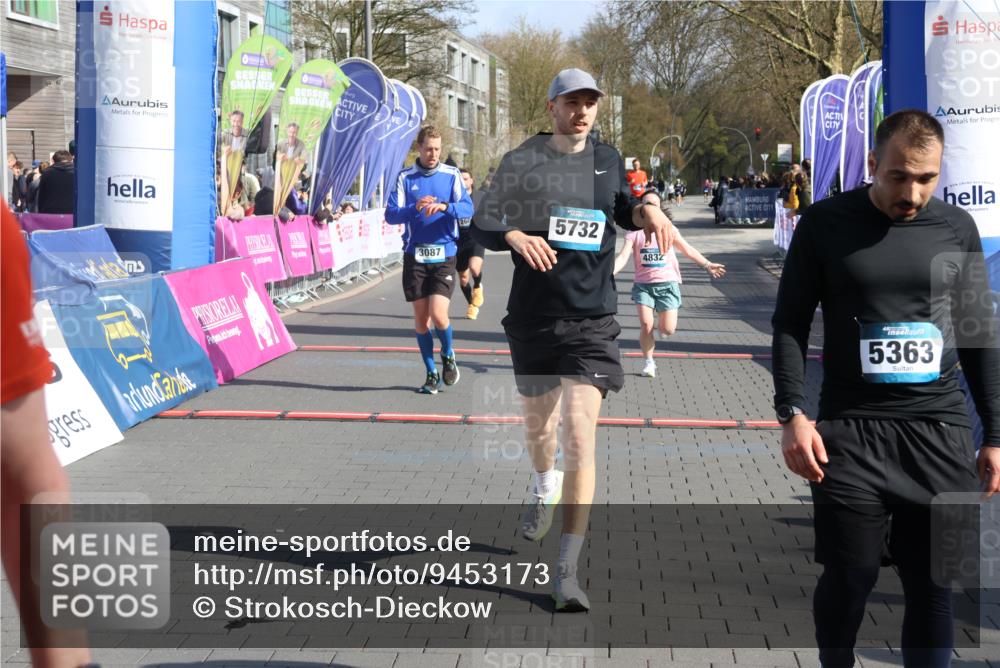12.04.2026 - 45. Internationalen Wilhelmsburger Insellauf Strokosch-Dieckow http://msf.ph/oto/9453173 12.04.2026 10:38:38 Ziel 5732, 3087, 4832, 2605 meine-sportfotos.de