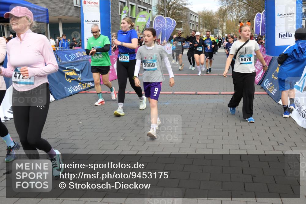 12.04.2026 - 45. Internationalen Wilhelmsburger Insellauf Strokosch-Dieckow http://msf.ph/oto/9453175 12.04.2026 13:07:41 Ziel 5069, 5076, 4723, 4724, 2943, 4722, 5202, 4094, 3672, 5497, 5499, 5461 meine-sportfotos.de