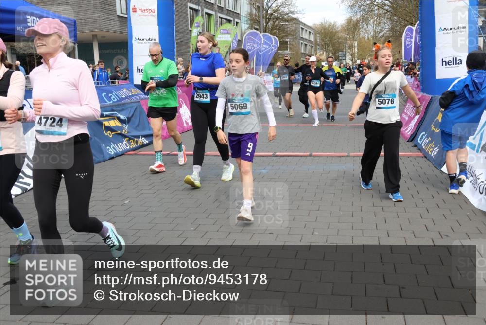 12.04.2026 - 45. Internationalen Wilhelmsburger Insellauf Strokosch-Dieckow http://msf.ph/oto/9453178 12.04.2026 13:07:41 Ziel 5069, 5076, 4723, 4724, 2943, 4722, 5202, 4094, 3672, 5497, 5499, 5461 meine-sportfotos.de