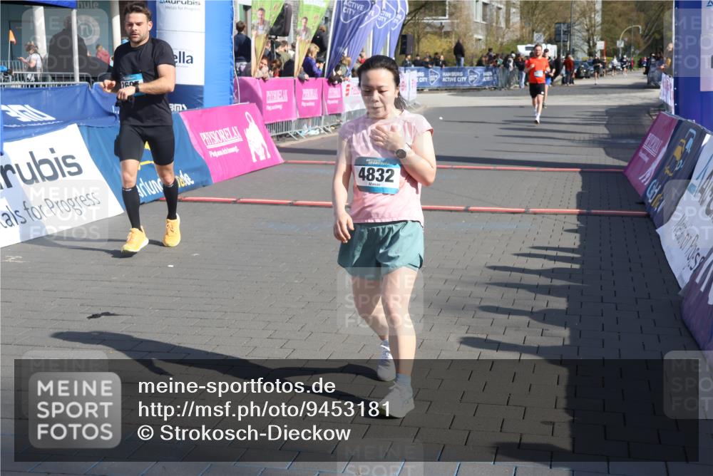 12.04.2026 - 45. Internationalen Wilhelmsburger Insellauf Strokosch-Dieckow http://msf.ph/oto/9453181 12.04.2026 10:38:42 Ziel 3087, 4832, 2605, 2614 meine-sportfotos.de