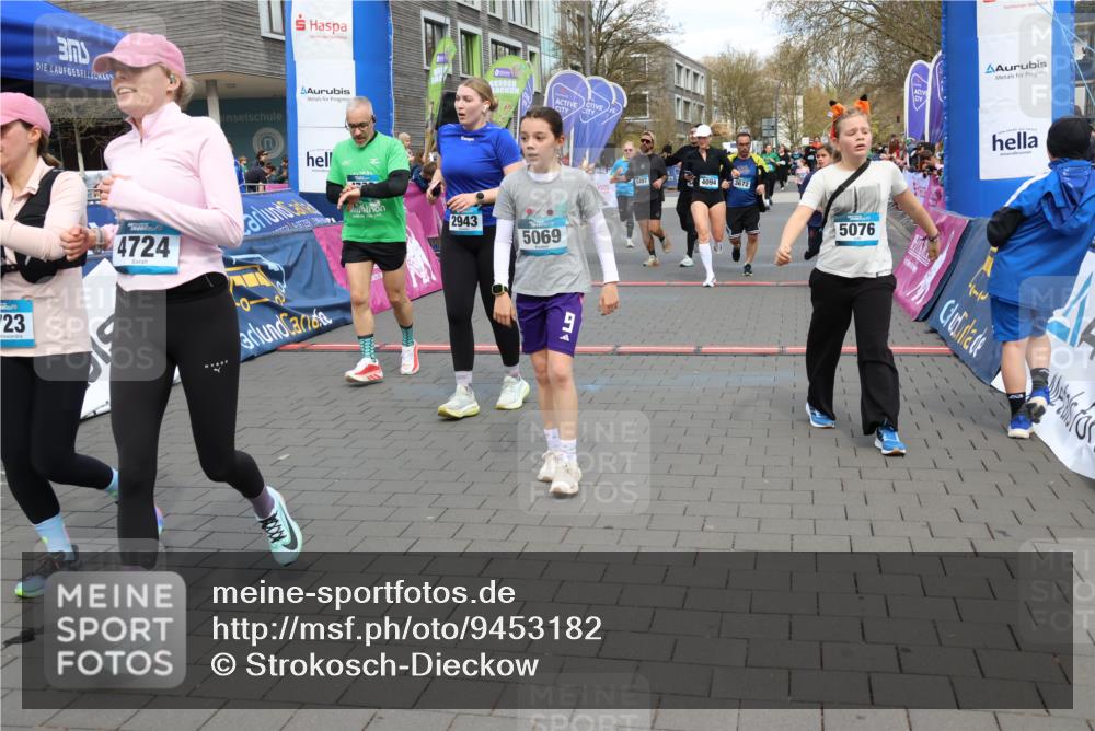 12.04.2026 - 45. Internationalen Wilhelmsburger Insellauf Strokosch-Dieckow http://msf.ph/oto/9453182 12.04.2026 13:07:41 Ziel 5069, 5076, 4723, 4724, 2943, 4722, 5202, 4094, 3672, 5497, 5499, 5461 meine-sportfotos.de