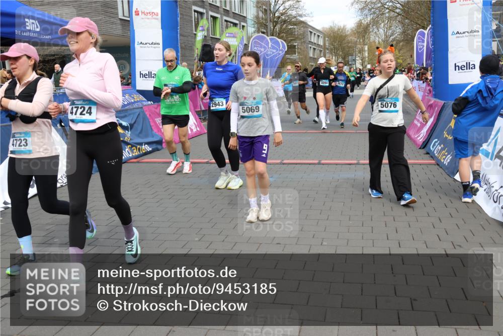 12.04.2026 - 45. Internationalen Wilhelmsburger Insellauf Strokosch-Dieckow http://msf.ph/oto/9453185 12.04.2026 13:07:41 Ziel 5069, 5076, 4723, 4724, 2943, 4722, 5202, 4094, 3672, 5497, 5499, 5461 meine-sportfotos.de