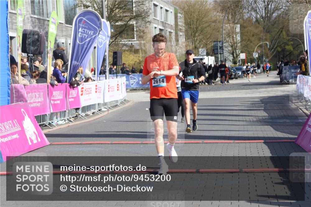 12.04.2026 - 45. Internationalen Wilhelmsburger Insellauf Strokosch-Dieckow http://msf.ph/oto/9453200 12.04.2026 10:38:47 Ziel 2614, 4063, 3214 meine-sportfotos.de
