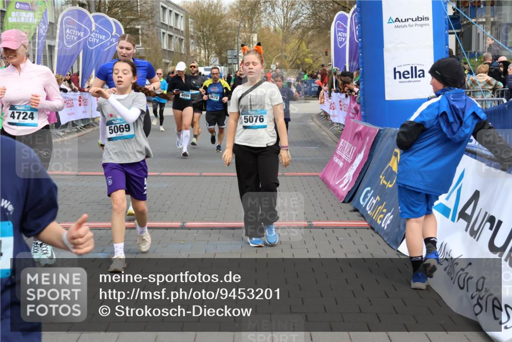 12.04.2026 - 45. Internationalen Wilhelmsburger Insellauf Strokosch-Dieckow http://msf.ph/oto/9453201 12.04.2026 13:07:39 Ziel 5713, 5194, 5069, 5076, 4723, 4724, 2943, 4722, 5202, 4094, 3672, 5497, 5499, 5461 meine-sportfotos.de