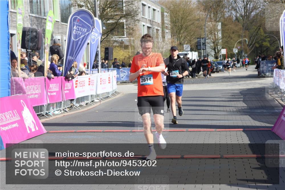 12.04.2026 - 45. Internationalen Wilhelmsburger Insellauf Strokosch-Dieckow http://msf.ph/oto/9453202 12.04.2026 10:38:47 Ziel 2614, 4063, 3214 meine-sportfotos.de