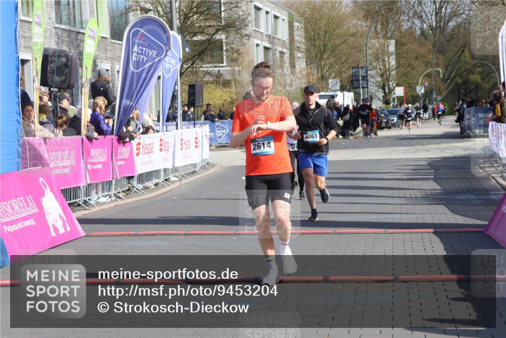 12.04.2026 - 45. Internationalen Wilhelmsburger Insellauf Strokosch-Dieckow http://msf.ph/oto/9453204 12.04.2026 10:38:47 Ziel 2614, 4063, 3214 meine-sportfotos.de