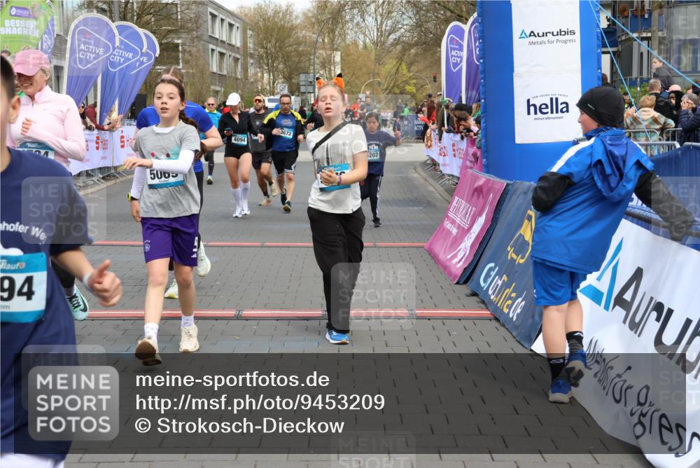 12.04.2026 - 45. Internationalen Wilhelmsburger Insellauf Strokosch-Dieckow http://msf.ph/oto/9453209 12.04.2026 13:07:39 Ziel 5713, 5194, 5069, 5076, 4723, 4724, 2943, 4722, 5202, 4094, 3672, 5497, 5499, 5461 meine-sportfotos.de