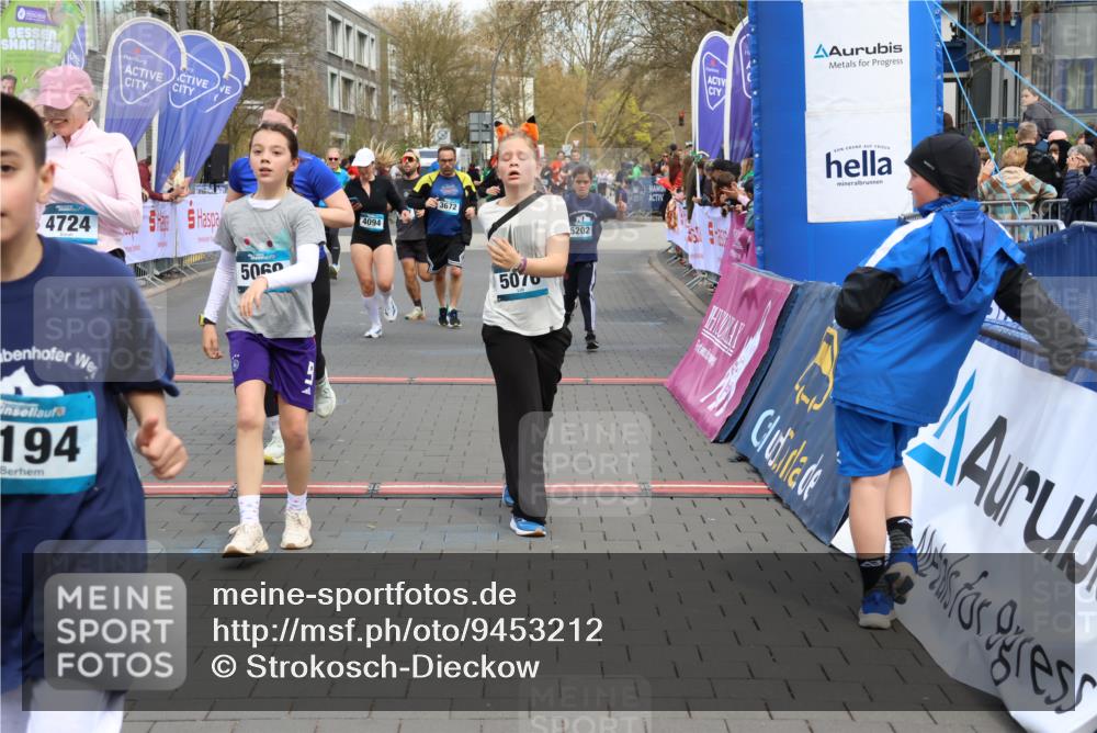 12.04.2026 - 45. Internationalen Wilhelmsburger Insellauf Strokosch-Dieckow http://msf.ph/oto/9453212 12.04.2026 13:07:39 Ziel 5713, 5194, 5069, 5076, 4723, 4724, 2943, 4722, 5202, 4094, 3672, 5497, 5499, 5461 meine-sportfotos.de