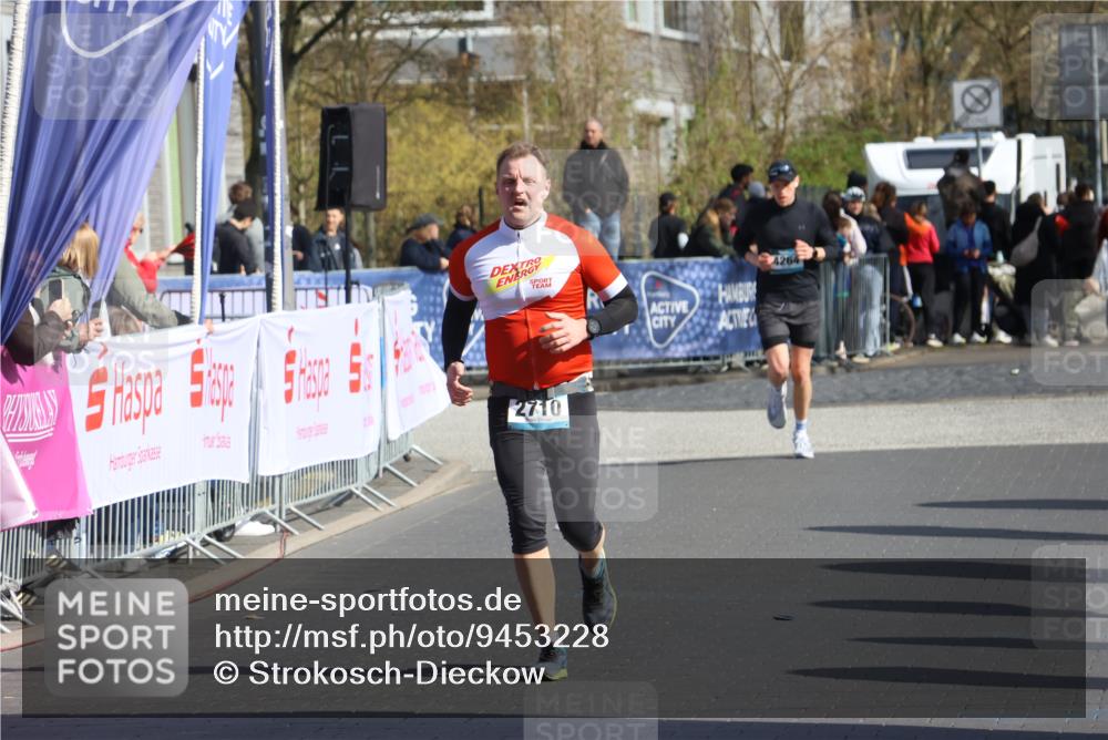 12.04.2026 - 45. Internationalen Wilhelmsburger Insellauf Strokosch-Dieckow http://msf.ph/oto/9453228 12.04.2026 10:38:53 Ziel 4063, 3214, 2710 meine-sportfotos.de