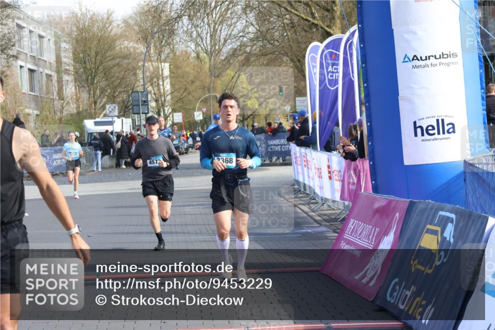 12.04.2026 - 45. Internationalen Wilhelmsburger Insellauf Strokosch-Dieckow http://msf.ph/oto/9453229 12.04.2026 10:26:45 Ziel 4061, 3368, 4572 meine-sportfotos.de