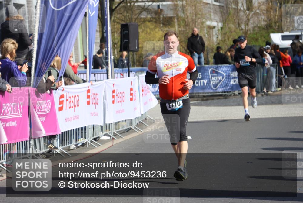 12.04.2026 - 45. Internationalen Wilhelmsburger Insellauf Strokosch-Dieckow http://msf.ph/oto/9453236 12.04.2026 10:38:53 Ziel 4063, 3214, 2710 meine-sportfotos.de