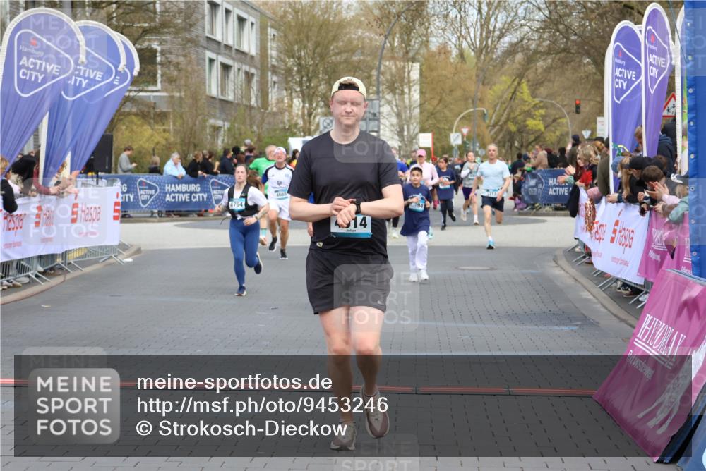 12.04.2026 - 45. Internationalen Wilhelmsburger Insellauf Strokosch-Dieckow http://msf.ph/oto/9453246 12.04.2026 13:07:29 Ziel 4885, 4514, 4138, 4764 meine-sportfotos.de