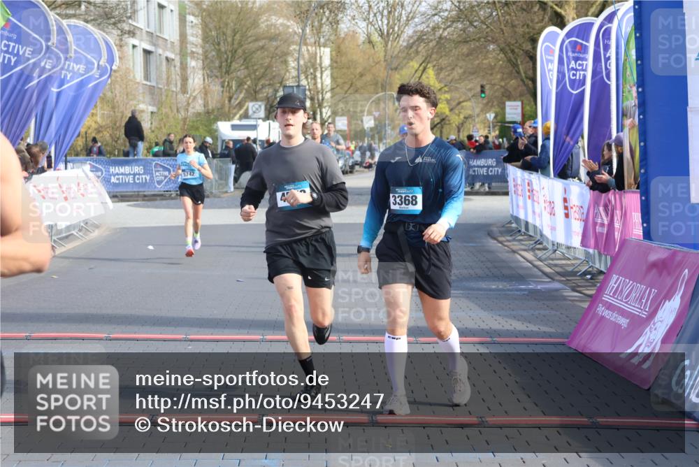 12.04.2026 - 45. Internationalen Wilhelmsburger Insellauf Strokosch-Dieckow http://msf.ph/oto/9453247 12.04.2026 10:26:47 Ziel 3368, 4572, 5742, 4225 meine-sportfotos.de
