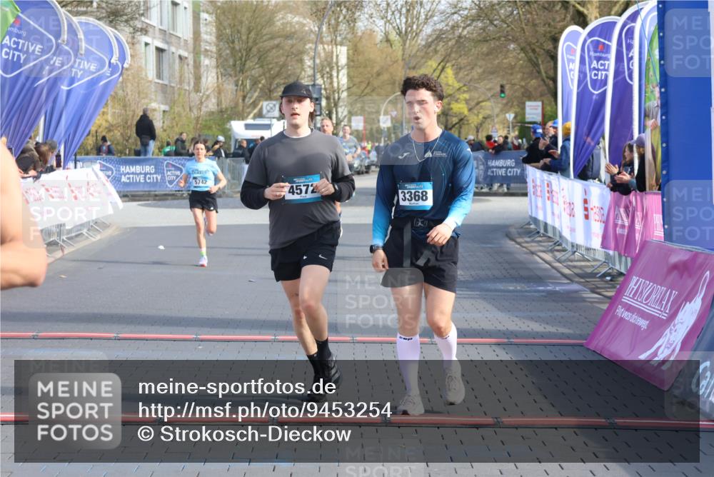 12.04.2026 - 45. Internationalen Wilhelmsburger Insellauf Strokosch-Dieckow http://msf.ph/oto/9453254 12.04.2026 10:26:47 Ziel 3368, 4572, 5742, 4225 meine-sportfotos.de