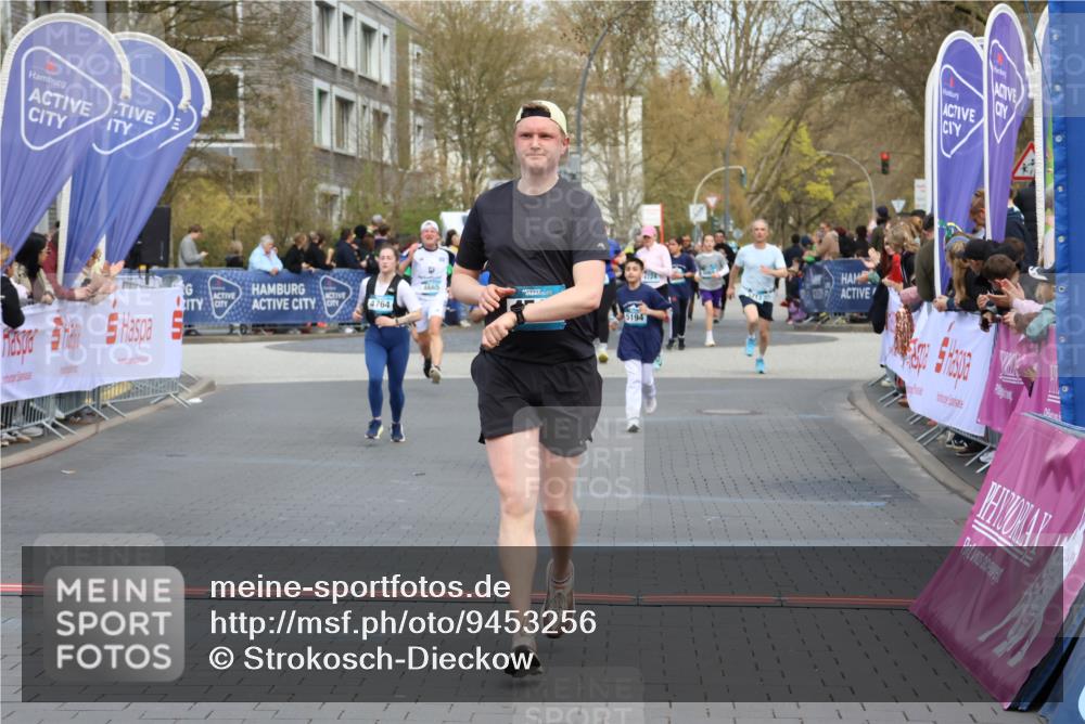 12.04.2026 - 45. Internationalen Wilhelmsburger Insellauf Strokosch-Dieckow http://msf.ph/oto/9453256 12.04.2026 13:07:29 Ziel 4885, 4514, 4138, 4764 meine-sportfotos.de