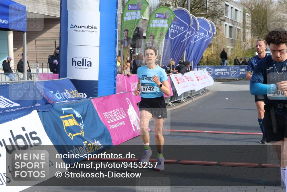 12.04.2026 - 45. Internationalen Wilhelmsburger Insellauf Strokosch-Dieckow http://msf.ph/oto/9453257 12.04.2026 10:26:51 Ziel 4572, 5742, 4225, 3752, 3047, 2160 meine-sportfotos.de