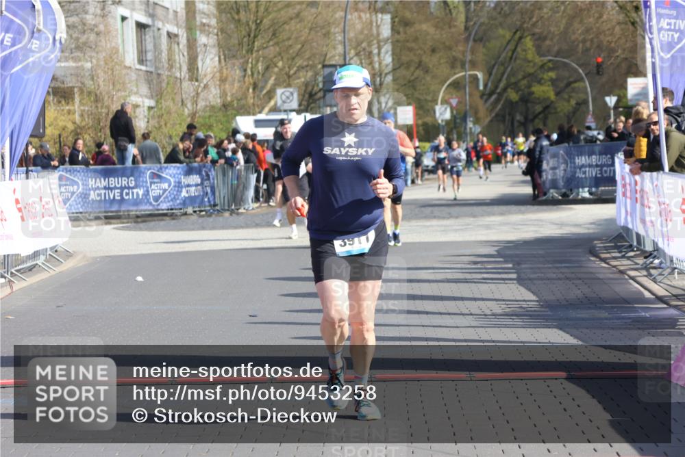12.04.2026 - 45. Internationalen Wilhelmsburger Insellauf Strokosch-Dieckow http://msf.ph/oto/9453258 12.04.2026 10:39:07 Ziel 3911 meine-sportfotos.de