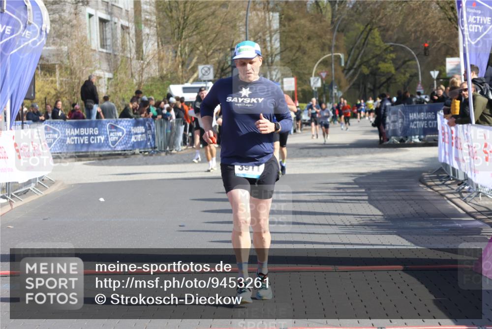 12.04.2026 - 45. Internationalen Wilhelmsburger Insellauf Strokosch-Dieckow http://msf.ph/oto/9453261 12.04.2026 10:39:07 Ziel 3911 meine-sportfotos.de