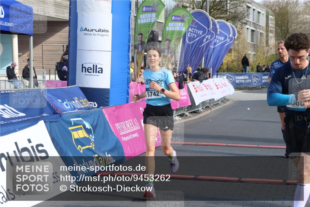 12.04.2026 - 45. Internationalen Wilhelmsburger Insellauf Strokosch-Dieckow http://msf.ph/oto/9453262 12.04.2026 10:26:51 Ziel 4572, 5742, 4225, 3752, 3047, 2160 meine-sportfotos.de