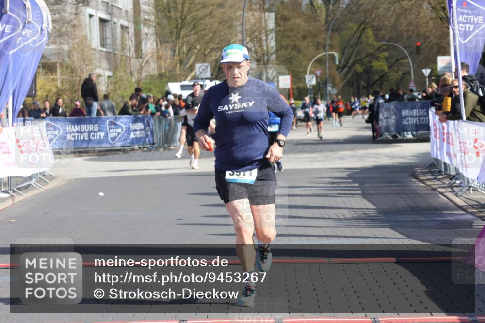 12.04.2026 - 45. Internationalen Wilhelmsburger Insellauf Strokosch-Dieckow http://msf.ph/oto/9453267 12.04.2026 10:39:08 Ziel 3911 meine-sportfotos.de