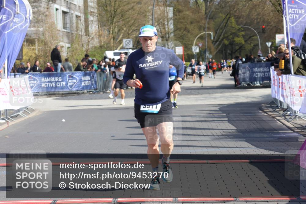 12.04.2026 - 45. Internationalen Wilhelmsburger Insellauf Strokosch-Dieckow http://msf.ph/oto/9453270 12.04.2026 10:39:08 Ziel 3911 meine-sportfotos.de
