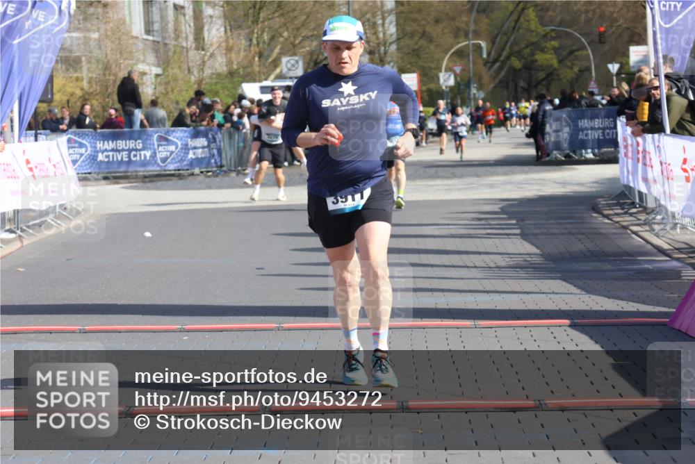 12.04.2026 - 45. Internationalen Wilhelmsburger Insellauf Strokosch-Dieckow http://msf.ph/oto/9453272 12.04.2026 10:39:08 Ziel 3911 meine-sportfotos.de