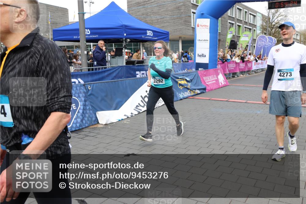 12.04.2026 - 45. Internationalen Wilhelmsburger Insellauf Strokosch-Dieckow http://msf.ph/oto/9453276 12.04.2026 13:07:23 Ziel 3292, 5510, 4885 meine-sportfotos.de