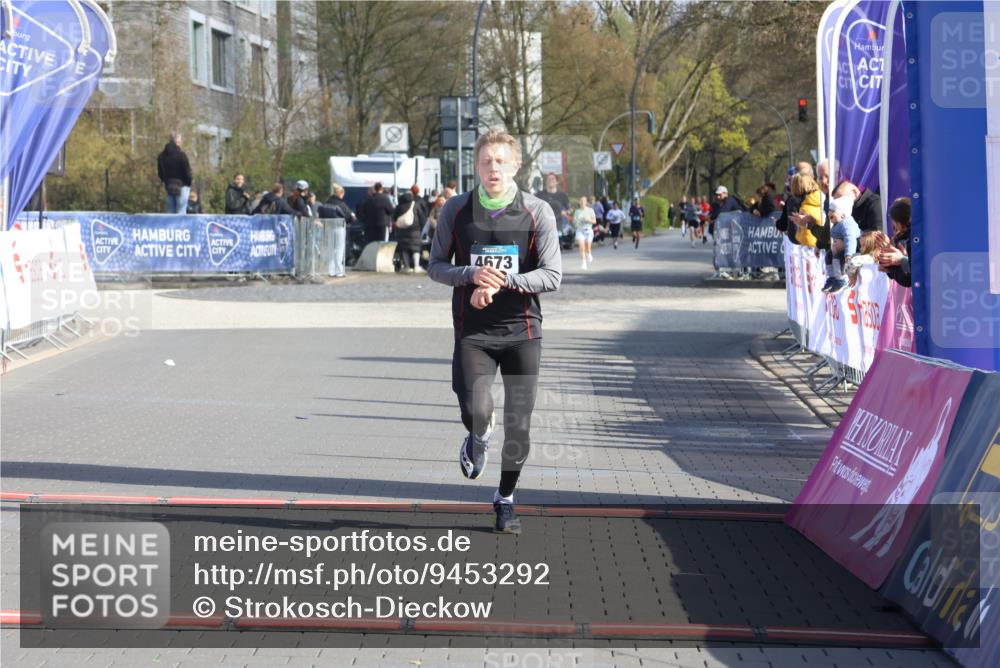 12.04.2026 - 45. Internationalen Wilhelmsburger Insellauf Strokosch-Dieckow http://msf.ph/oto/9453292 12.04.2026 10:27:06 Ziel 4673 meine-sportfotos.de