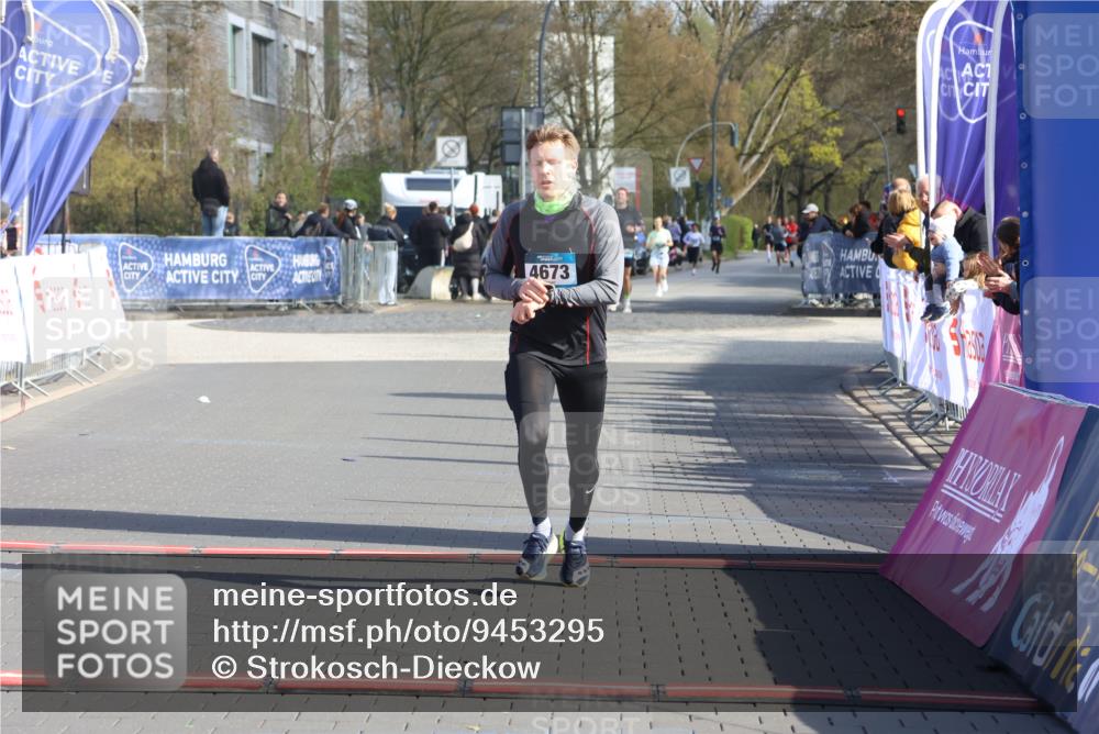 12.04.2026 - 45. Internationalen Wilhelmsburger Insellauf Strokosch-Dieckow http://msf.ph/oto/9453295 12.04.2026 10:27:06 Ziel 4673 meine-sportfotos.de