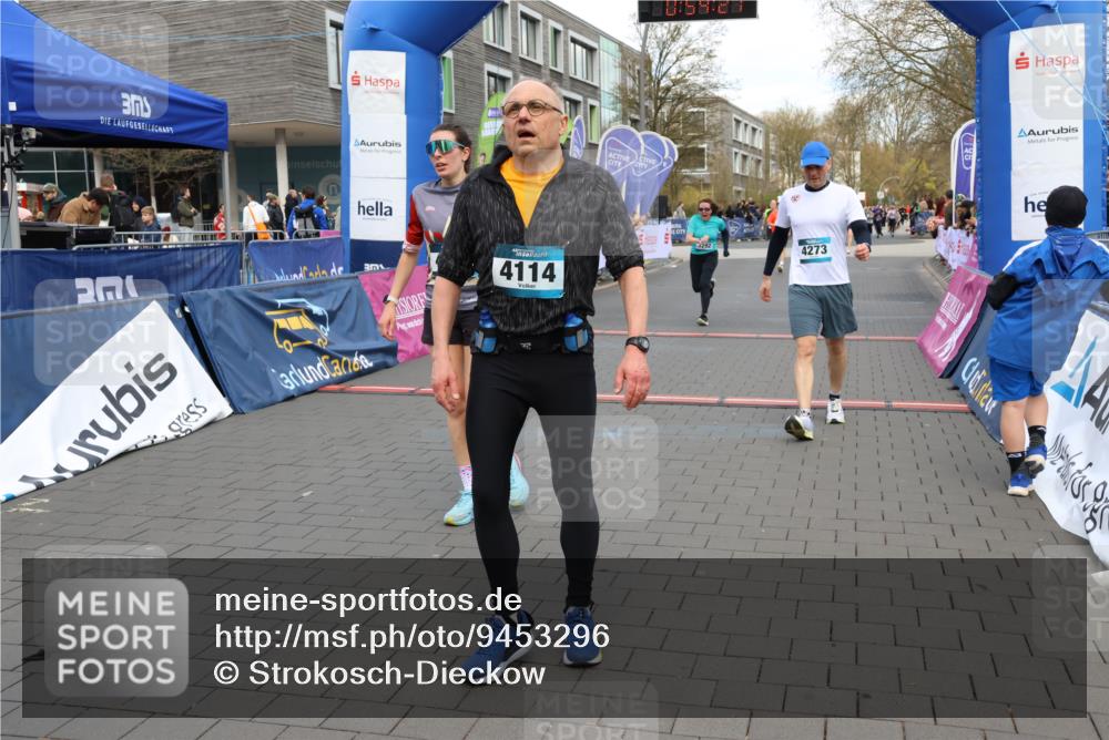 12.04.2026 - 45. Internationalen Wilhelmsburger Insellauf Strokosch-Dieckow http://msf.ph/oto/9453296 12.04.2026 13:07:21 Ziel 4729, 4273, 3292, 5510, 4885 meine-sportfotos.de