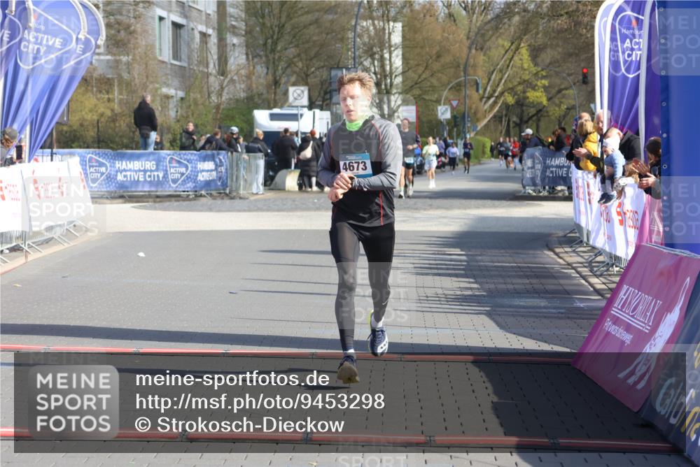 12.04.2026 - 45. Internationalen Wilhelmsburger Insellauf Strokosch-Dieckow http://msf.ph/oto/9453298 12.04.2026 10:27:06 Ziel 4673 meine-sportfotos.de