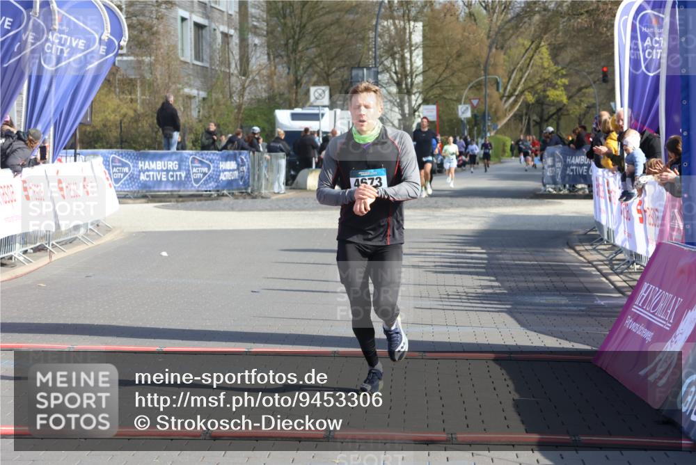 12.04.2026 - 45. Internationalen Wilhelmsburger Insellauf Strokosch-Dieckow http://msf.ph/oto/9453306 12.04.2026 10:27:06 Ziel 4673 meine-sportfotos.de